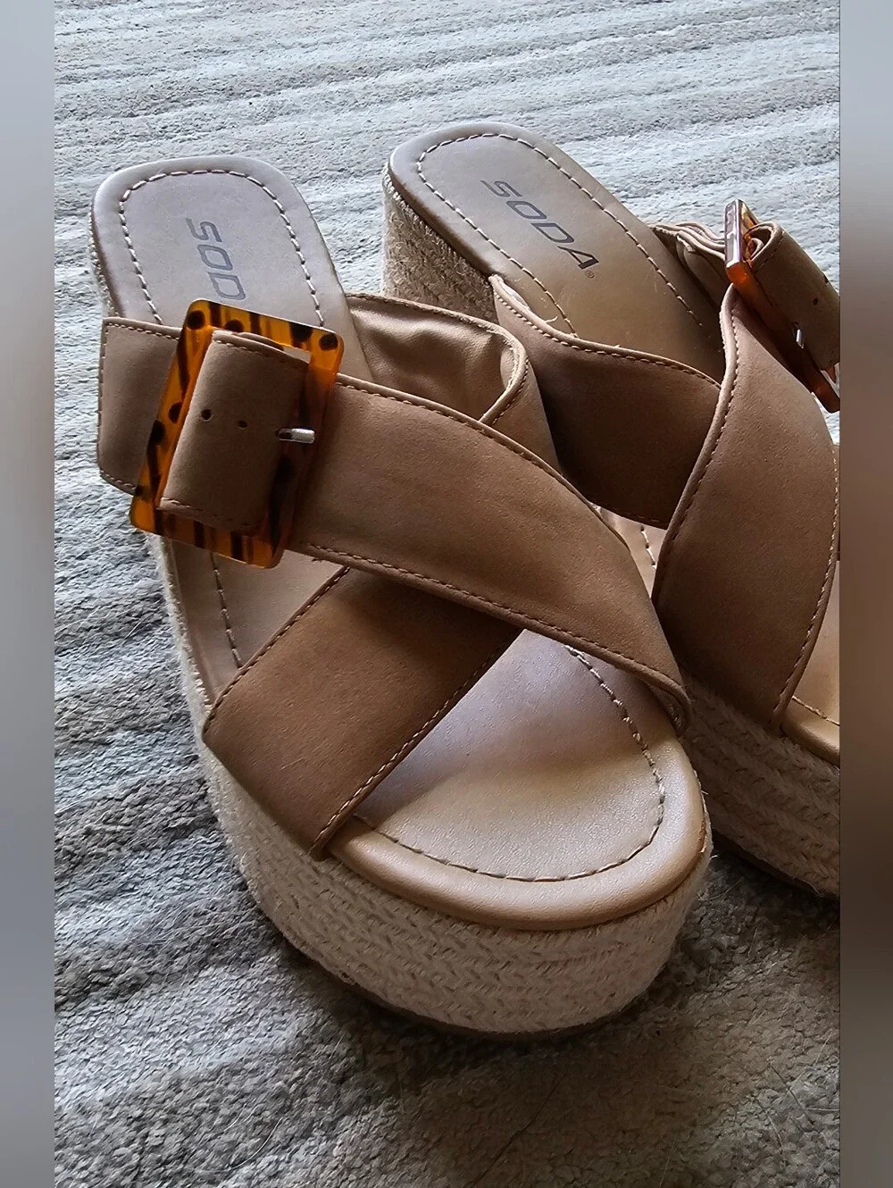 SODA Women's Tan Espadrille Platform Sandals with Tortoiseshell Buckle Size 7.5